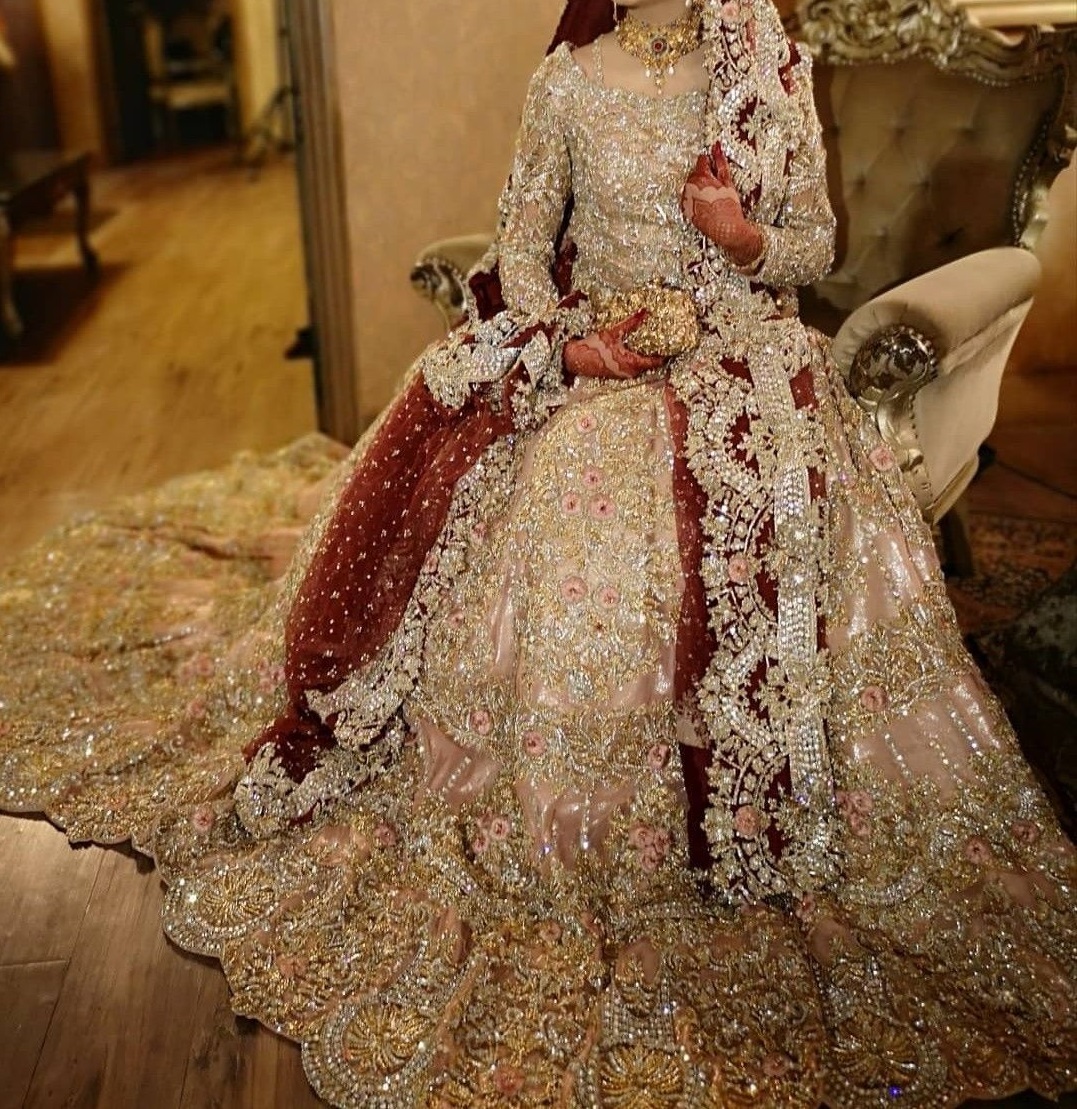 Royal Off White Pakistani Wedding Gown in Premium Net Fabric – Nameera by  Farooq